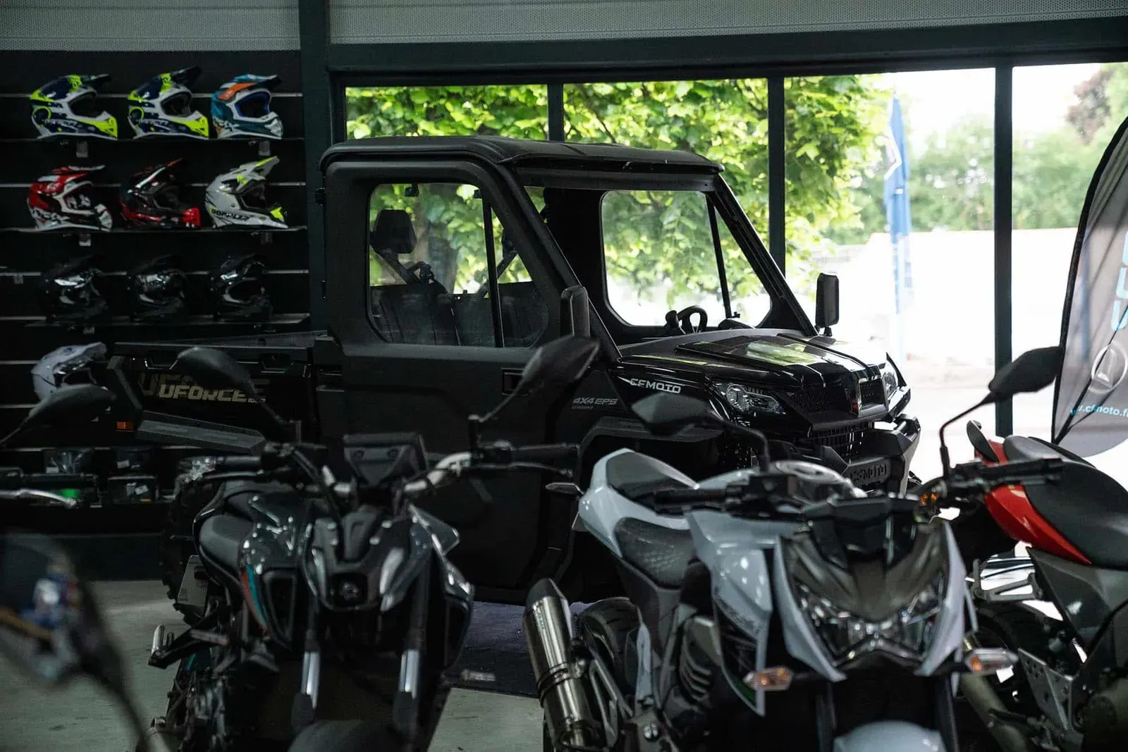Quads et véhicules tout-terrain dans le showroom SP MOTO 85
